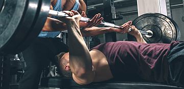 wyciskanie sztangi na ławce płaskiej